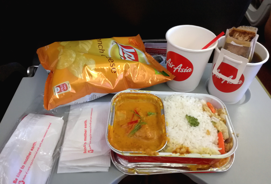 当大家都平价时，贴心服务重要或是伸脚空间重要？