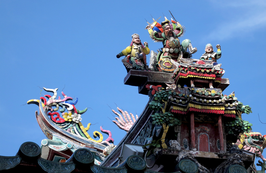 神在屋顶上听你念念有词