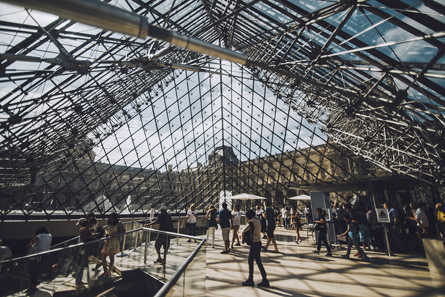 巴黎罗浮宫玻璃金字塔(II)